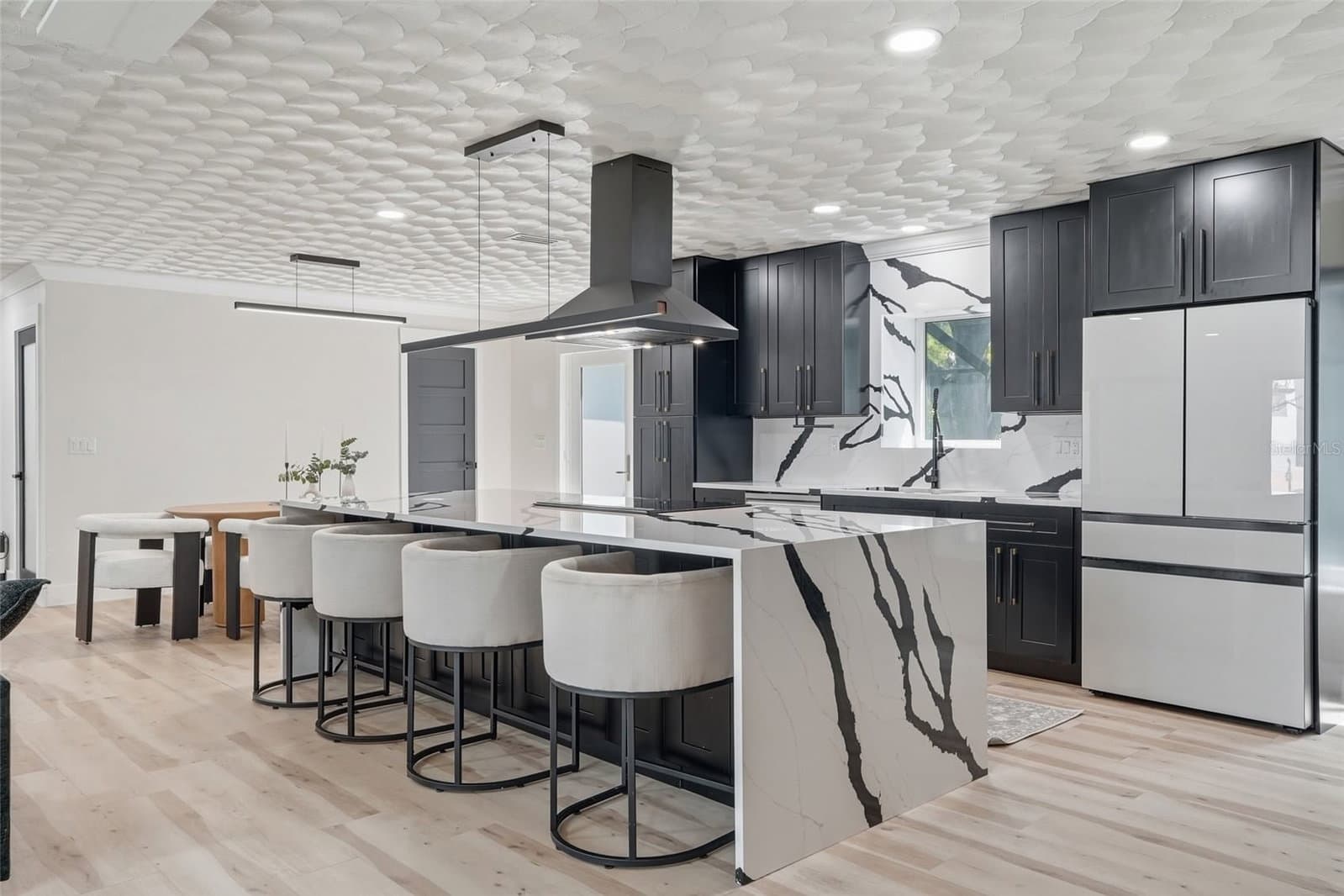 3931 RIVERSIDE