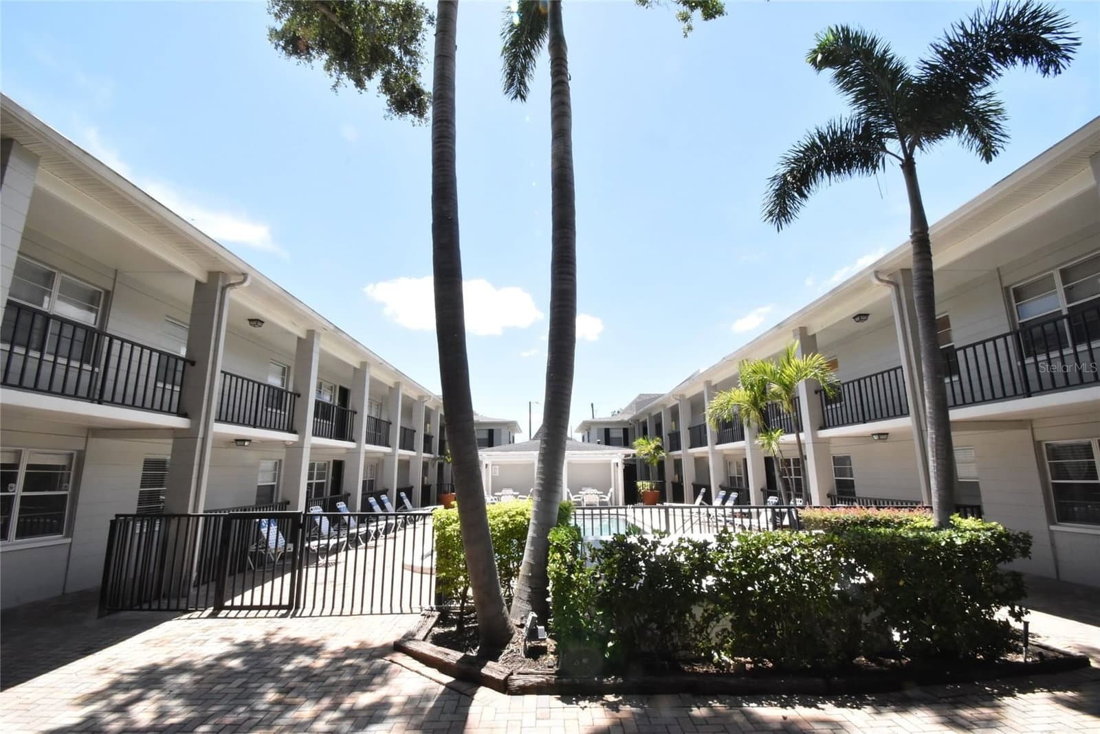5221 BAYSHORE