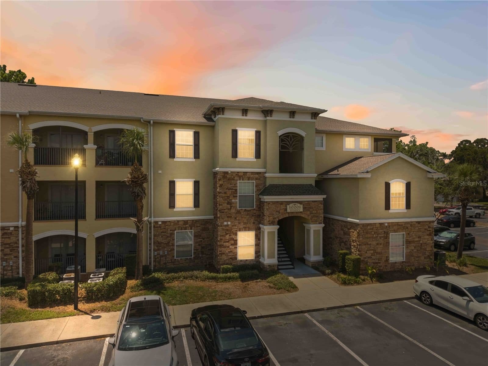 10201 COURTNEY PALMS