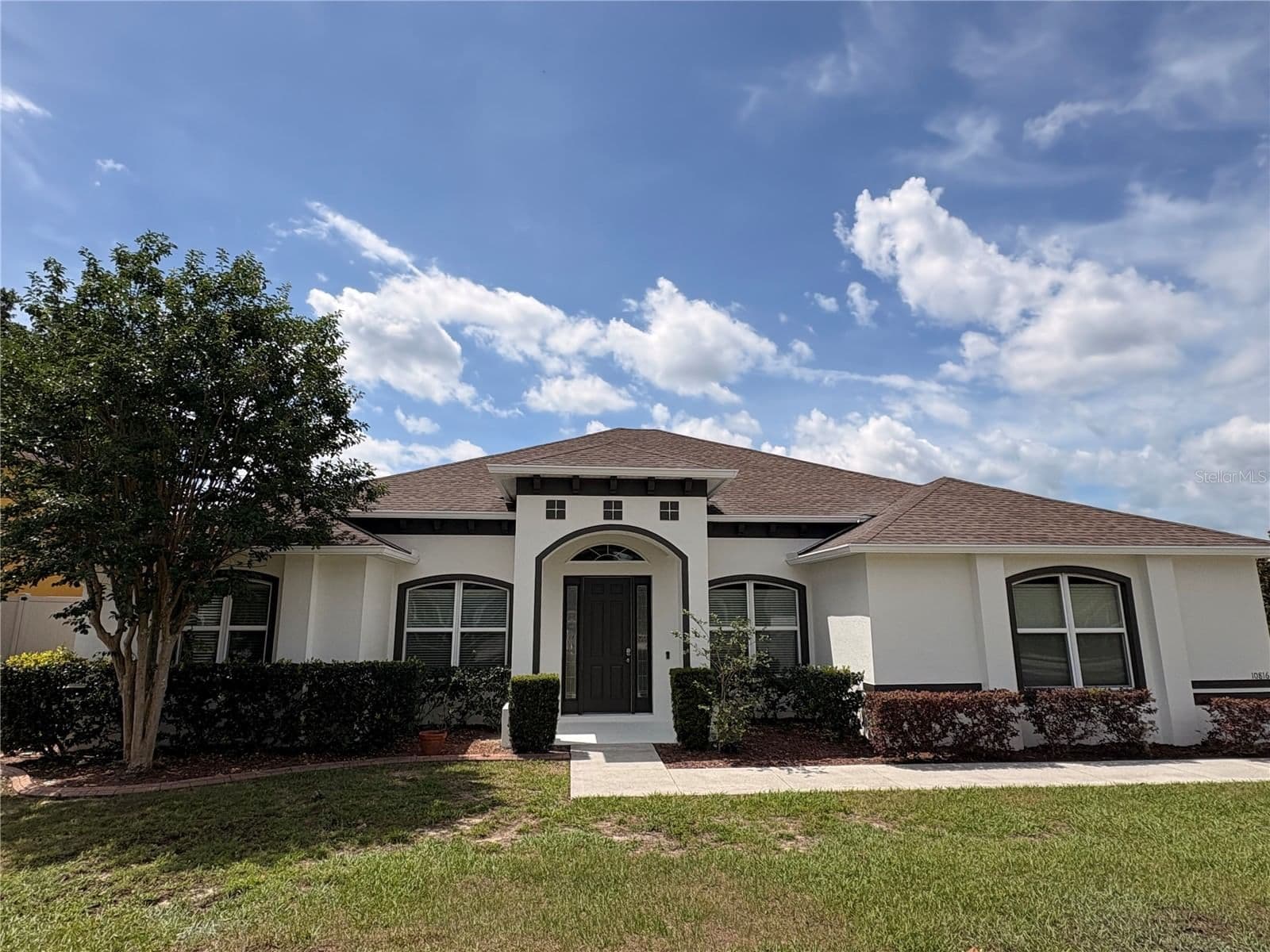 10816 WYANDOTTE