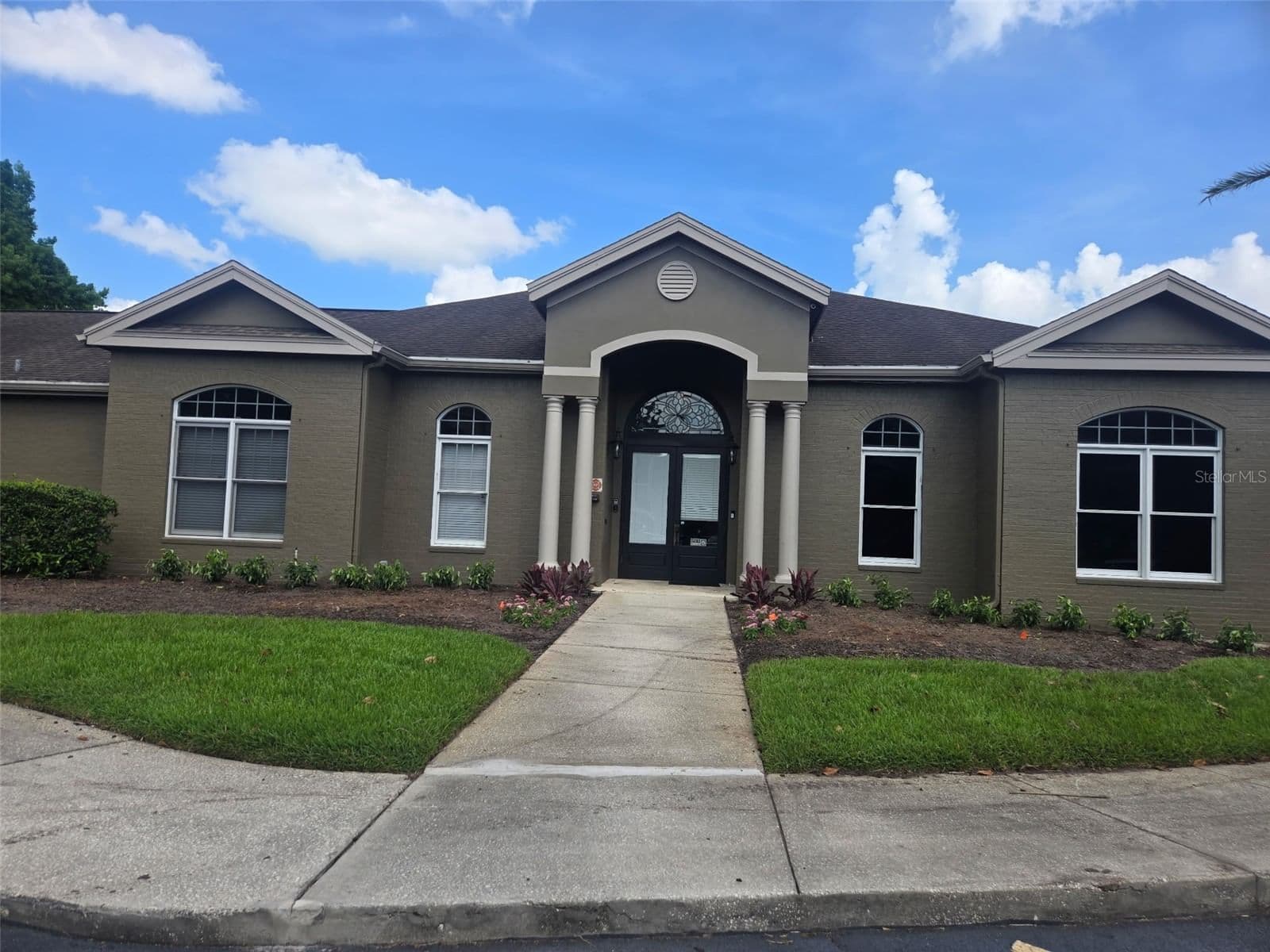 404 SUMMIT RIDGE