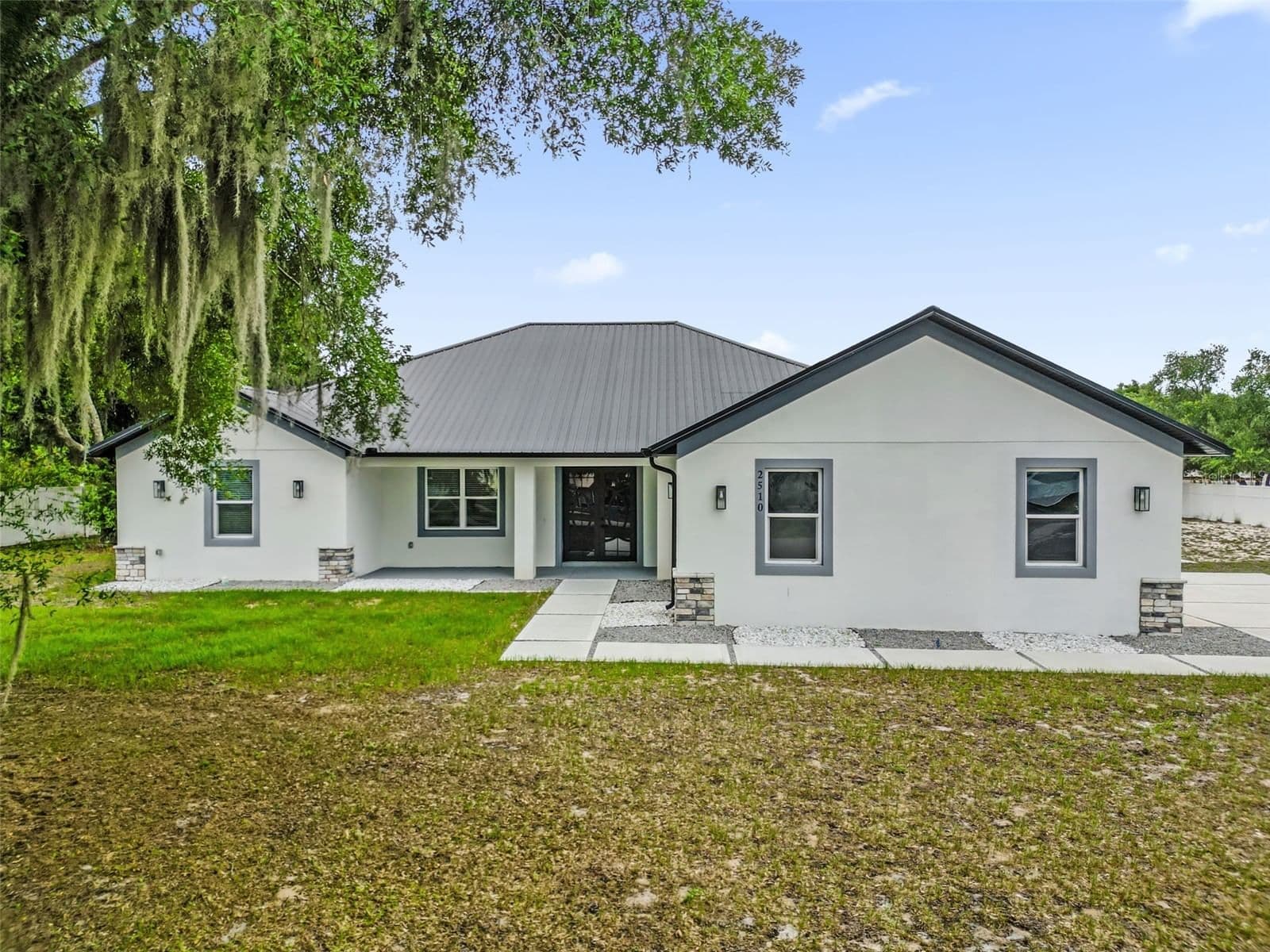 2510 LAKE FRONT