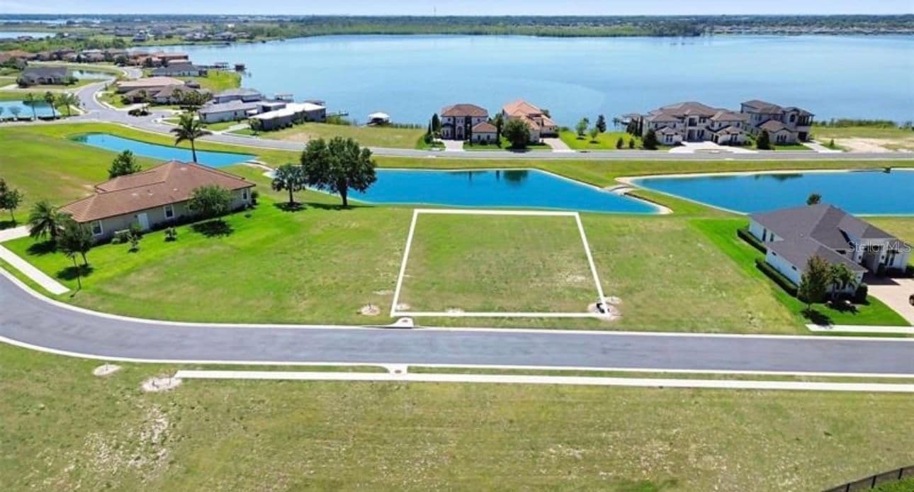 808 WATERFERN TRAIL