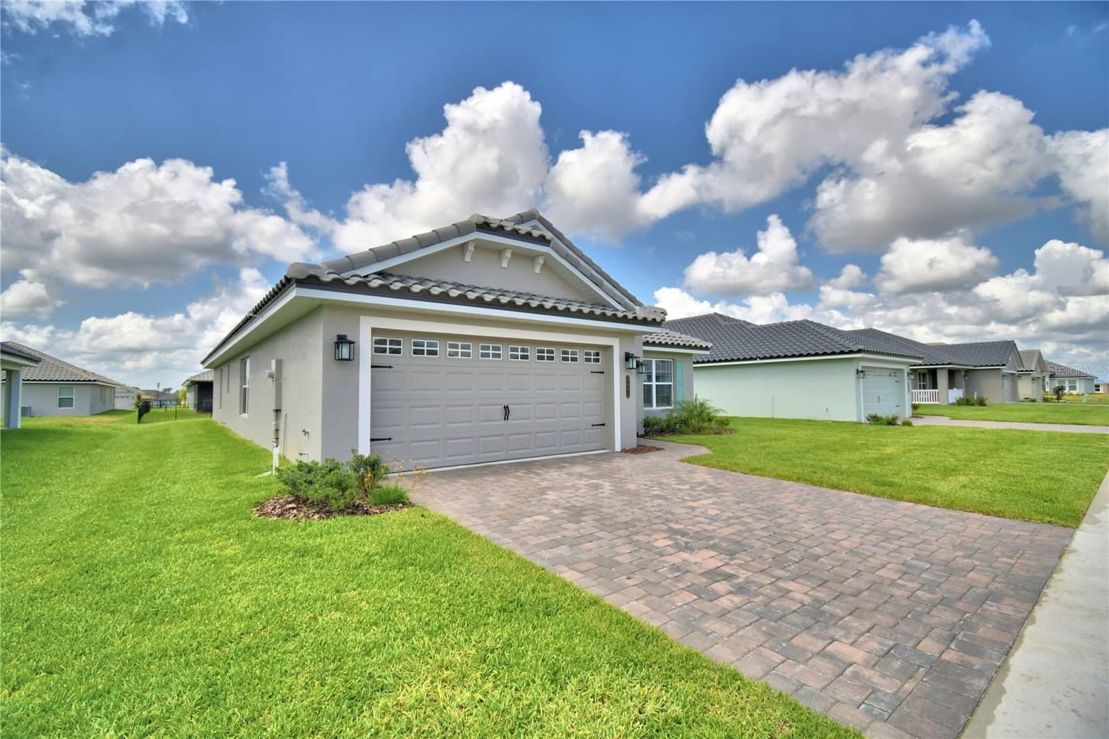 4651 GRANDVIEW GLEN