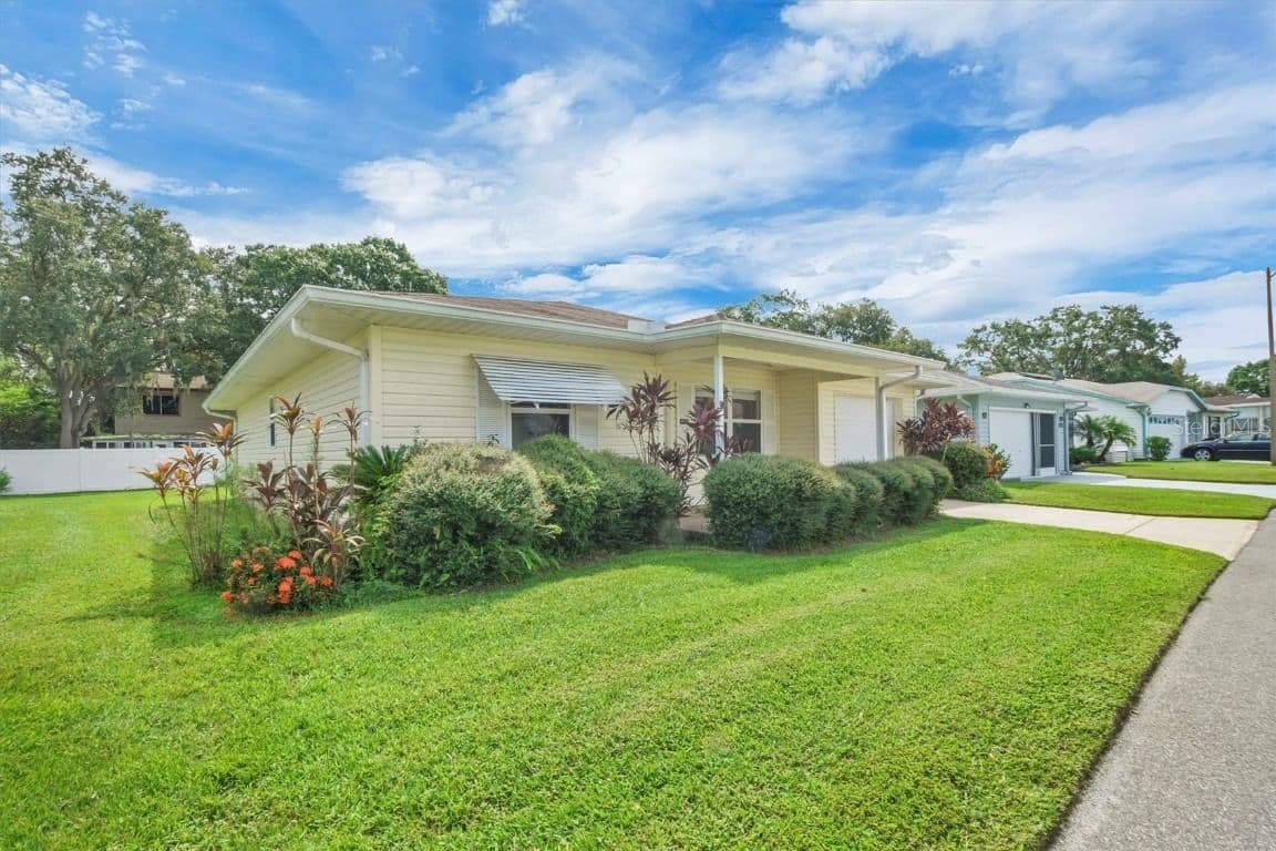 4938 COLONNADES