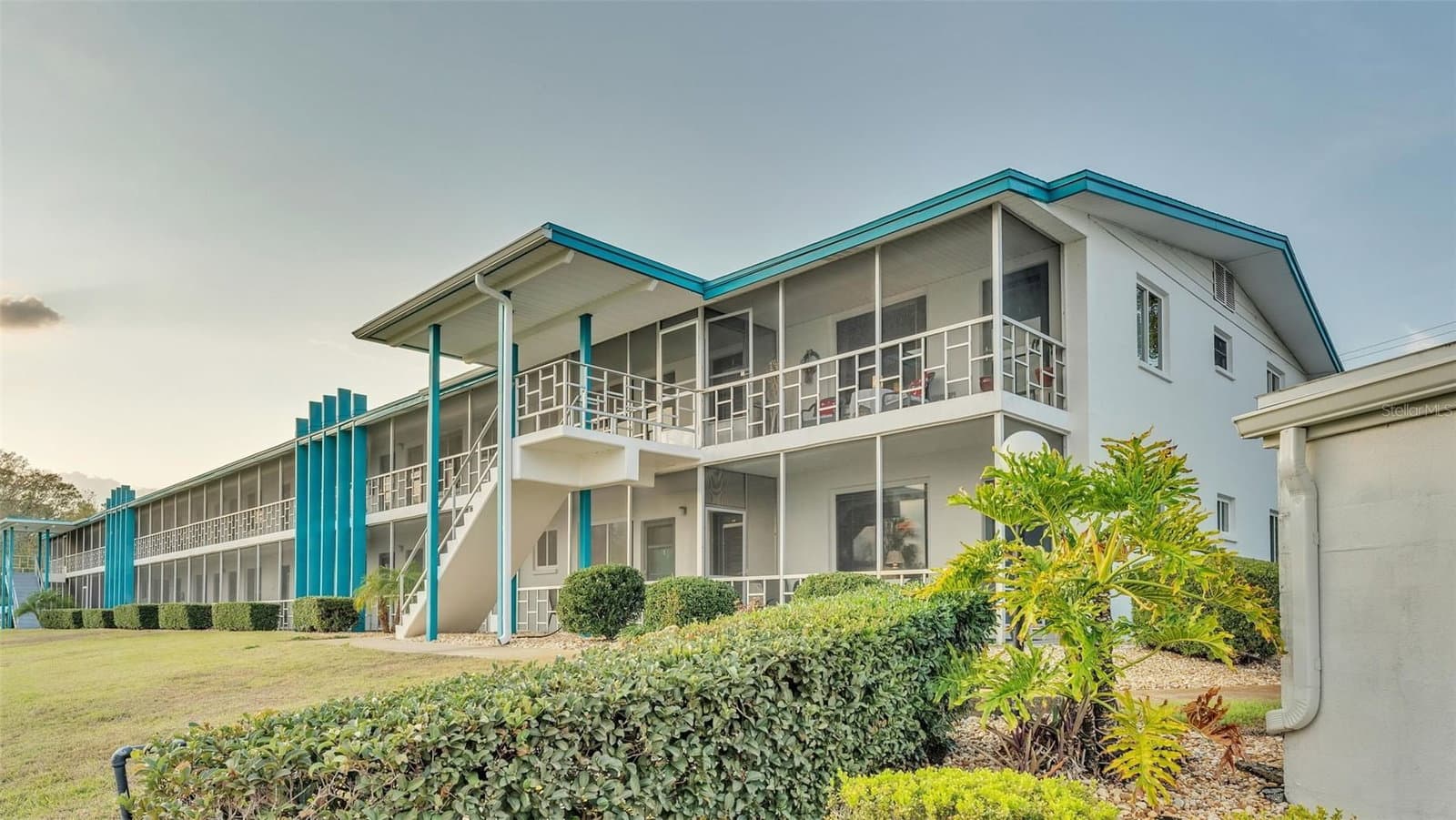 1600 LAKE PARKER