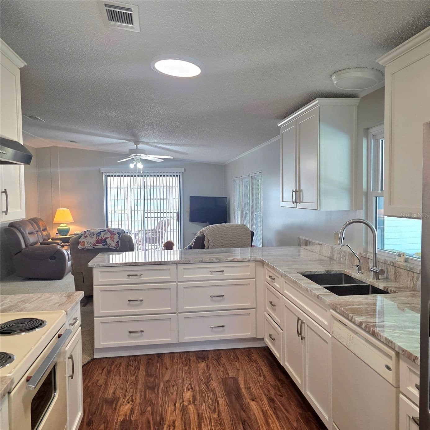 6114 GRAND OAKS