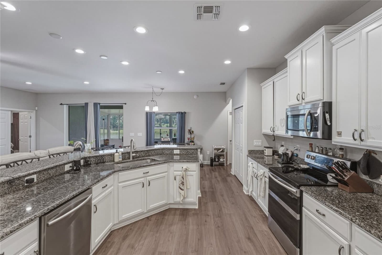1444 CYPRESS VIEW