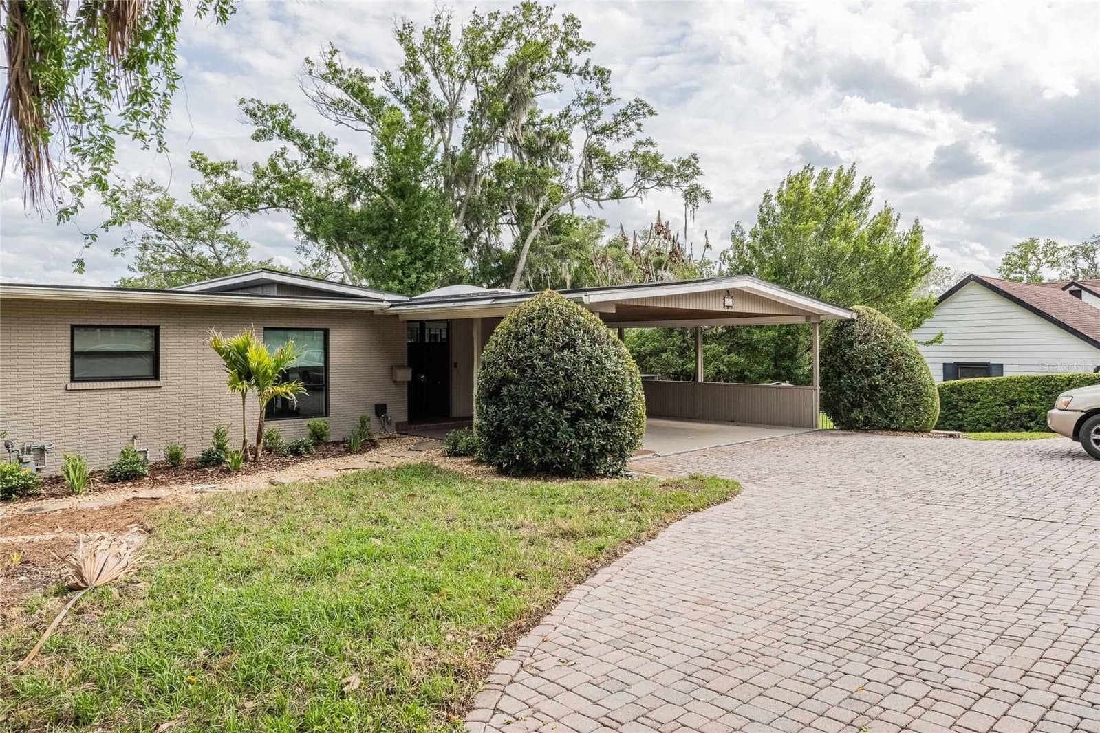 7 LAKE HOLLINGSWORTH