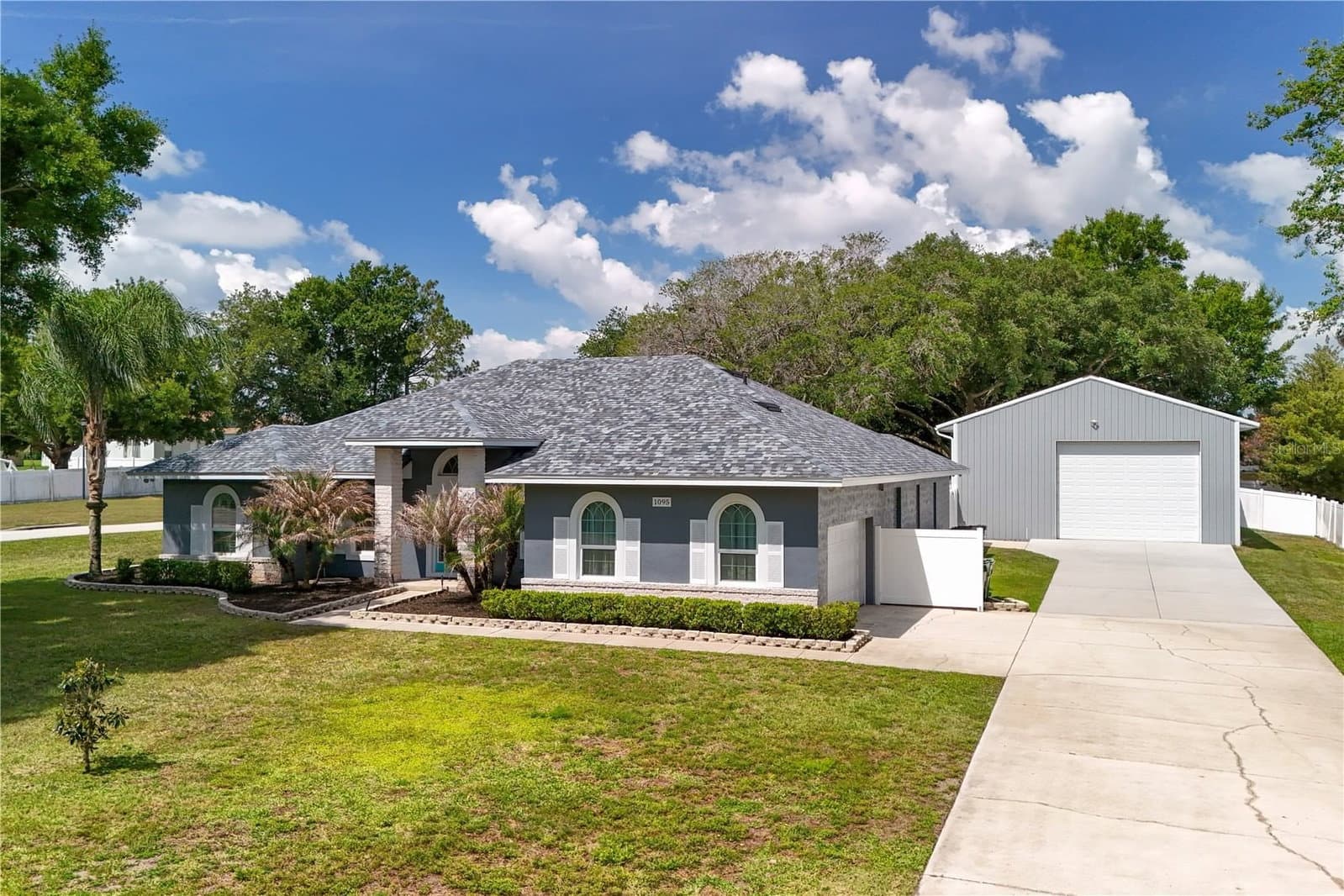 1095 LAKE HAMILTON