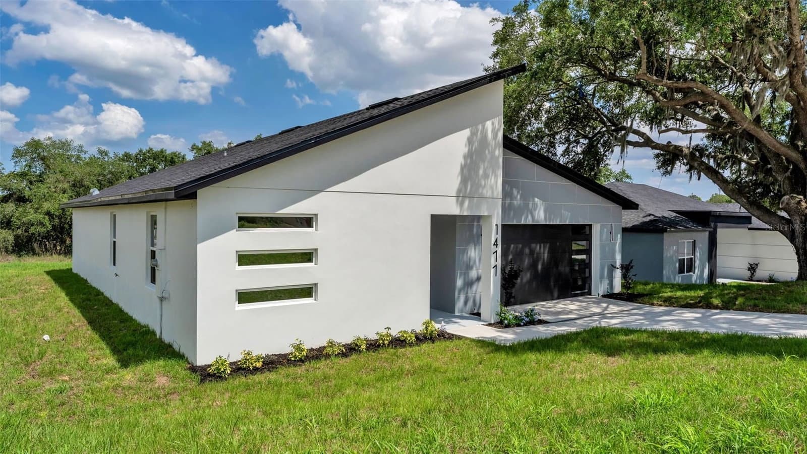 1477 HOLLY HILL