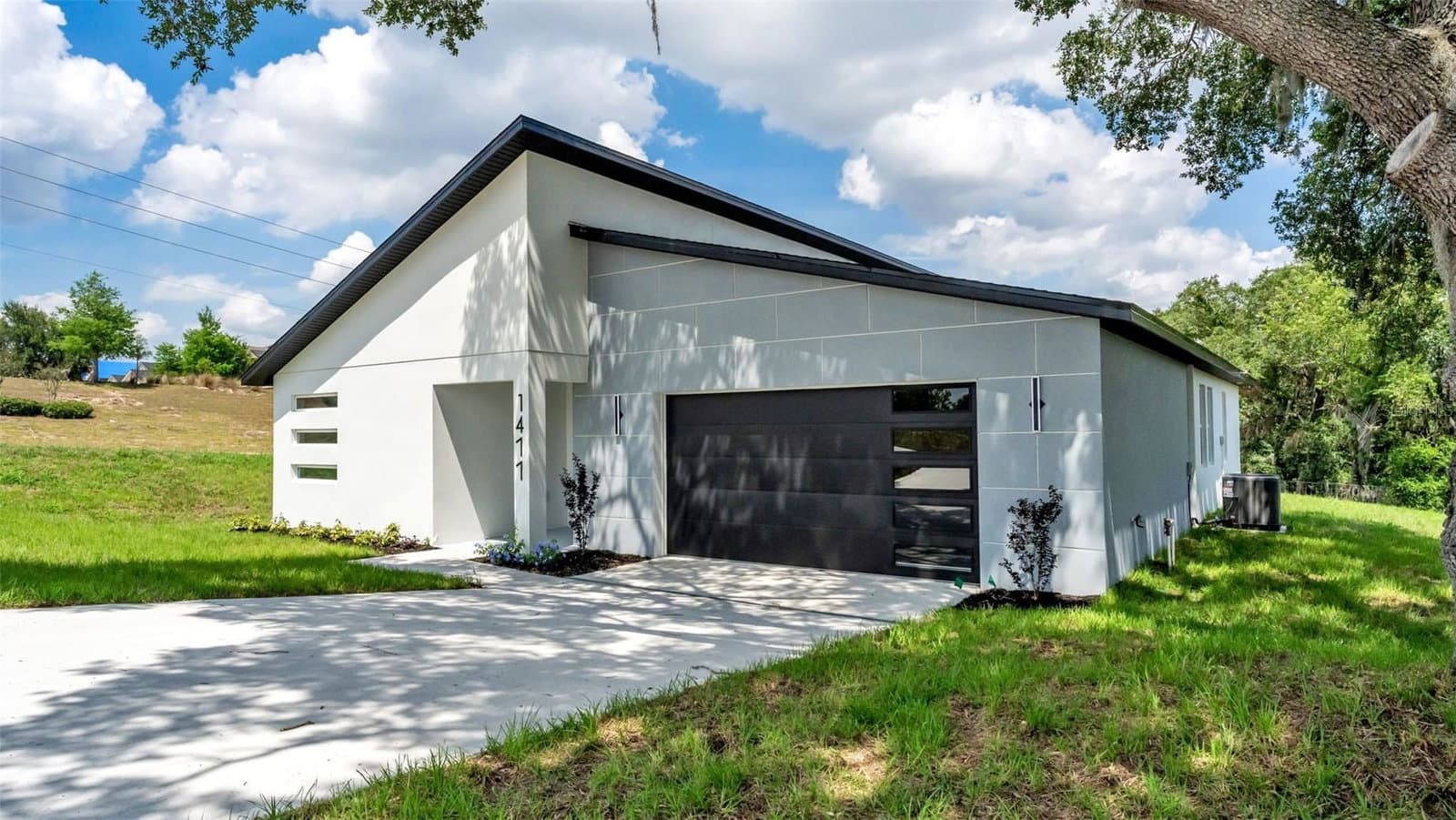 1477 HOLLY HILL