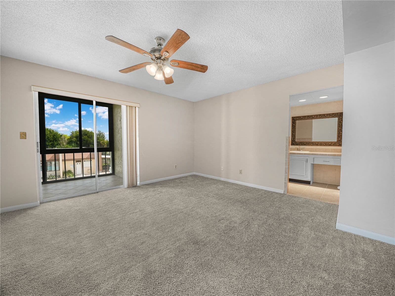 1130 LAKE PARKER