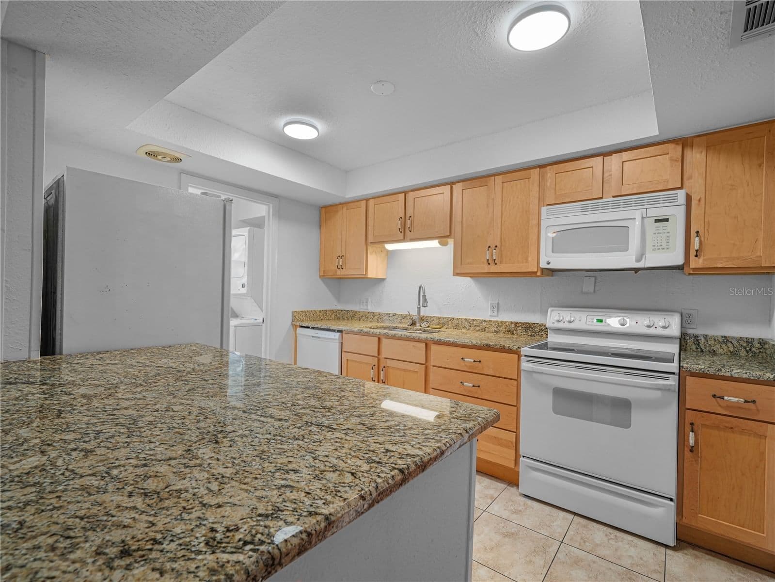 1130 LAKE PARKER