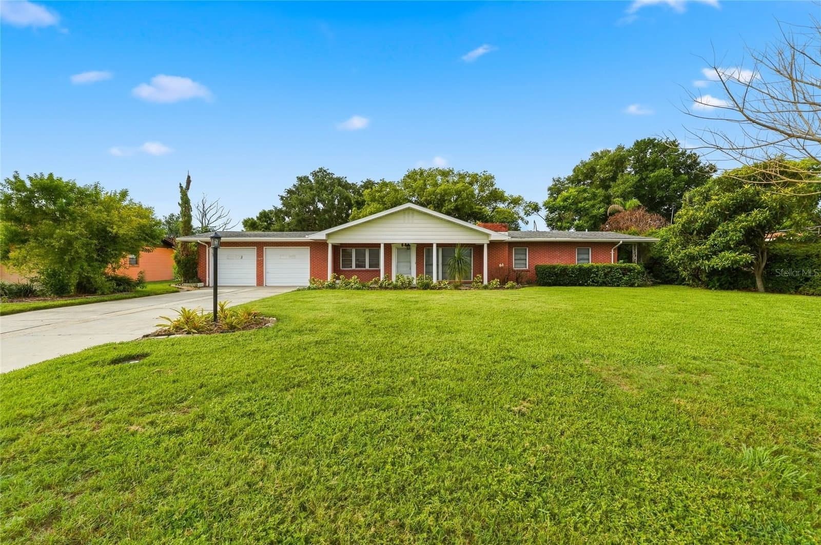 1475 LAKE HOWARD