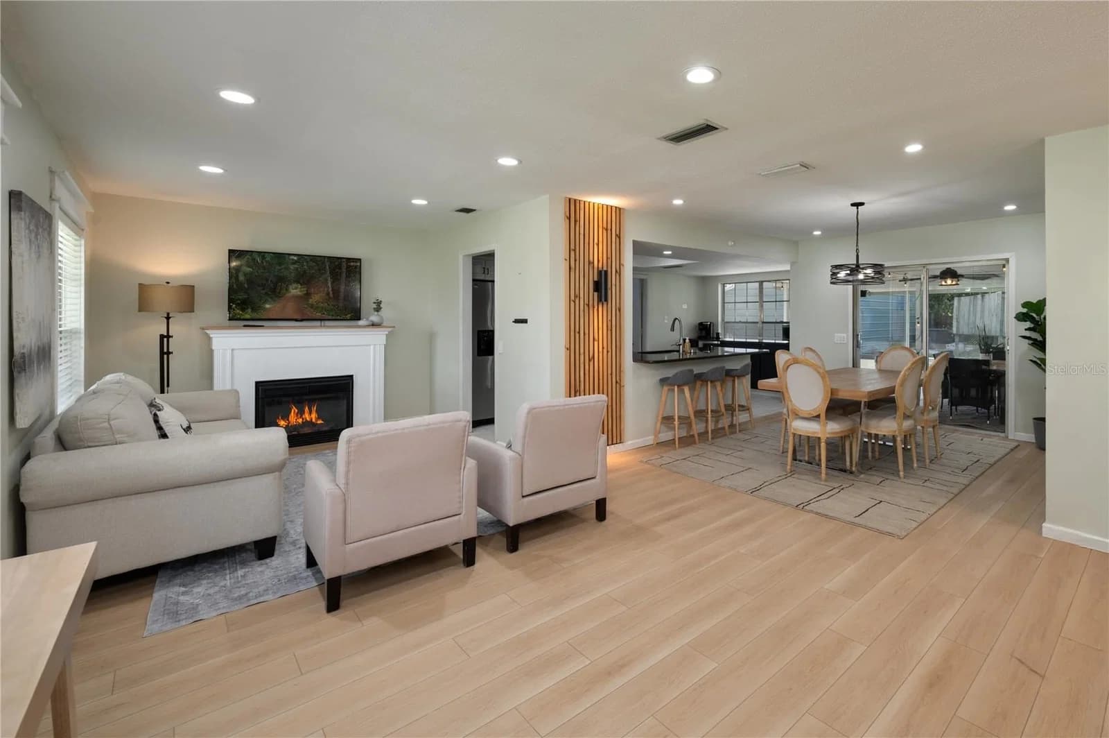 101 SANDBURG Lane