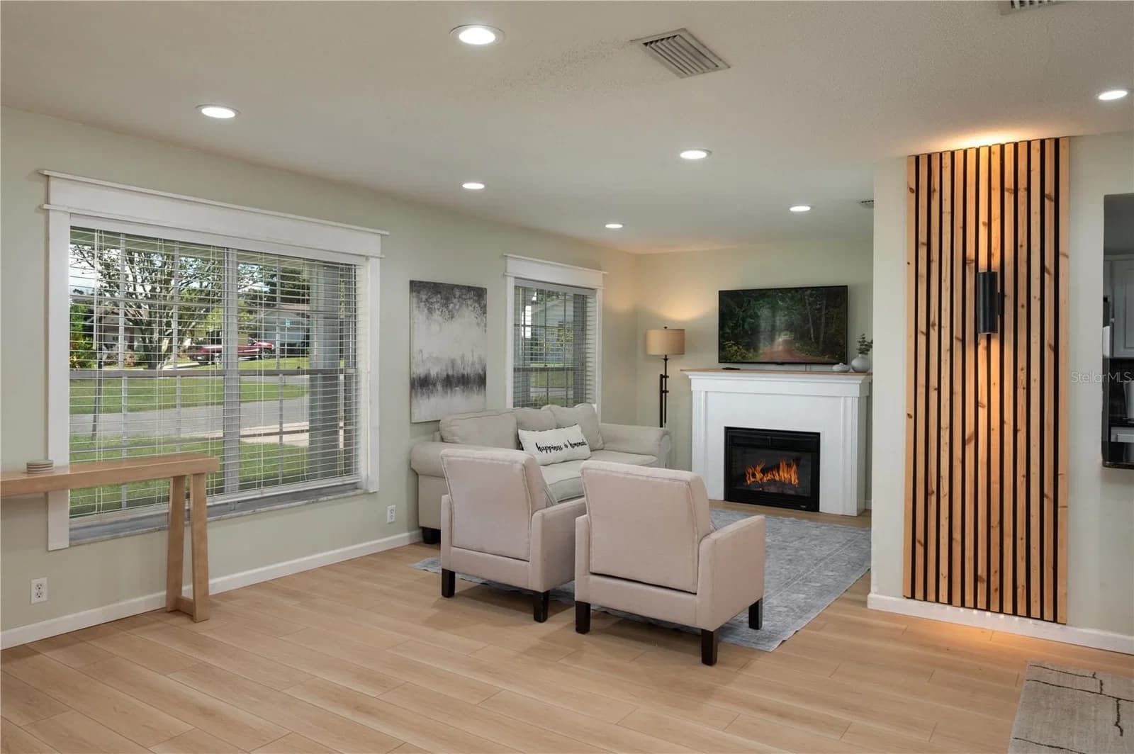 101 SANDBURG Lane