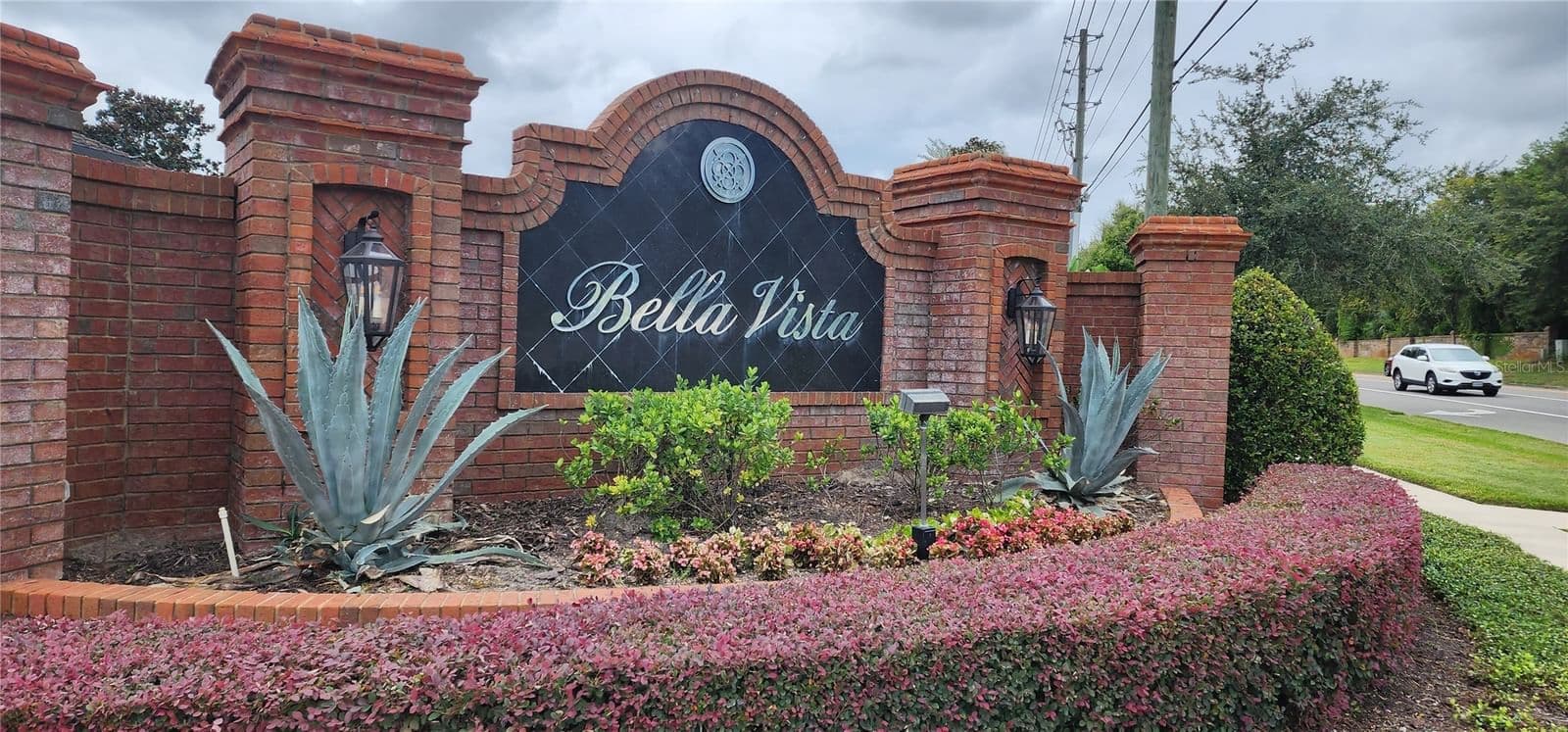 1198 BELLA VISTA CIR