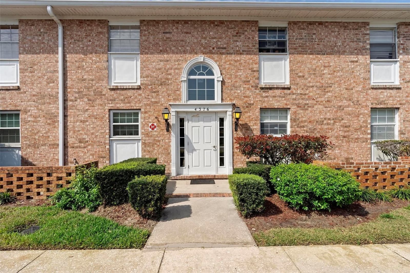 4376 LAKE UNDERHILL