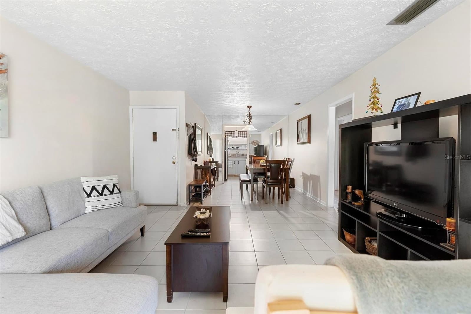 4376 LAKE UNDERHILL