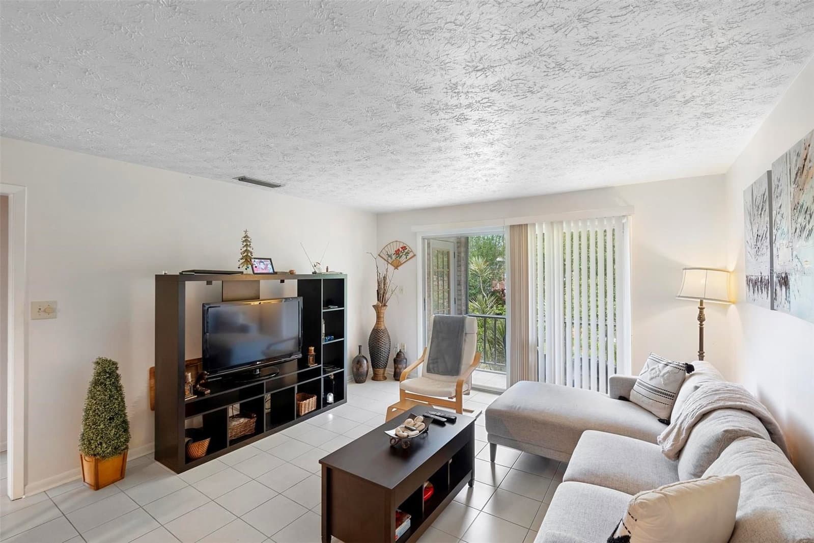 4376 LAKE UNDERHILL