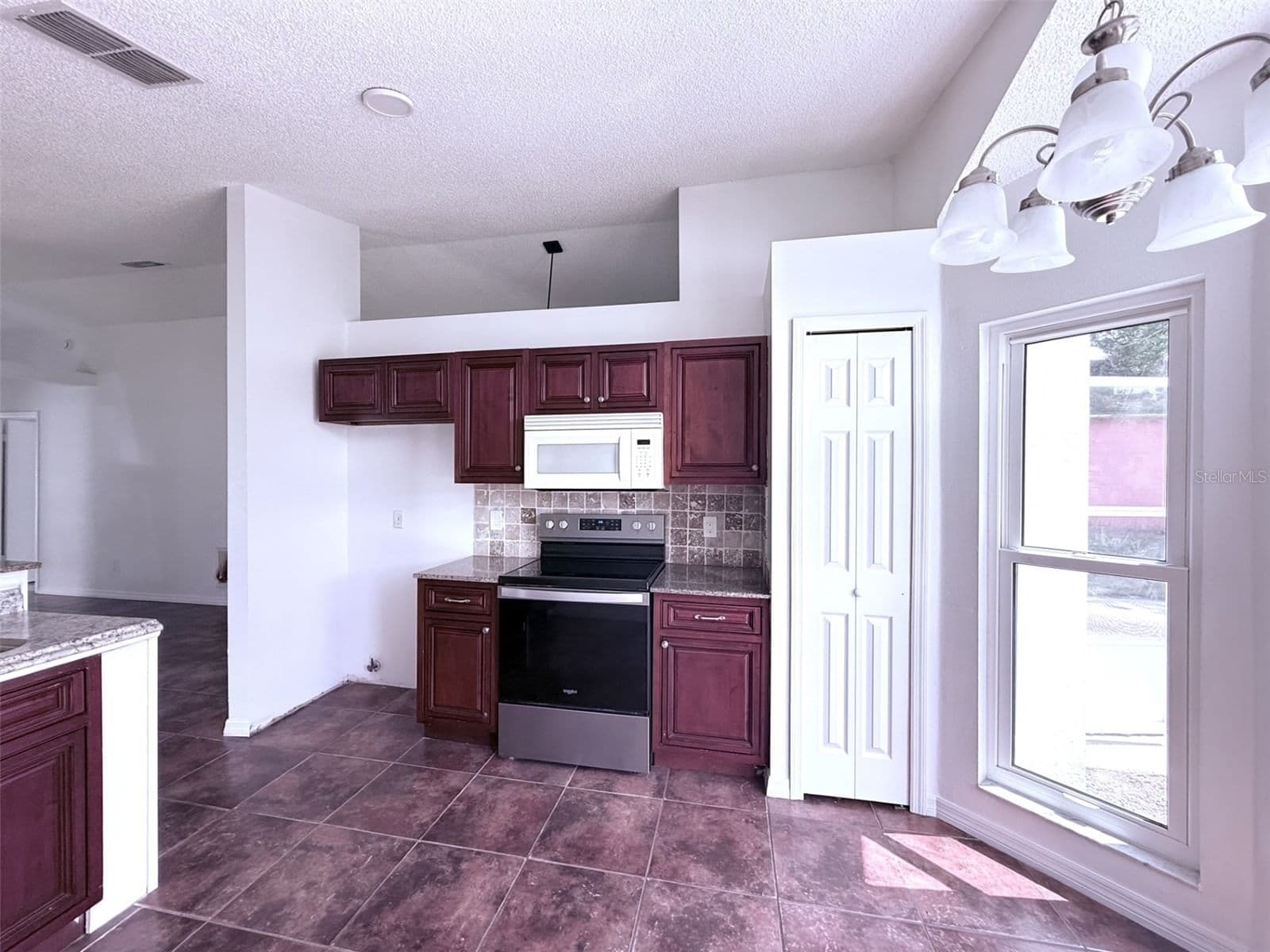 7219 EDGEWATER SHORES