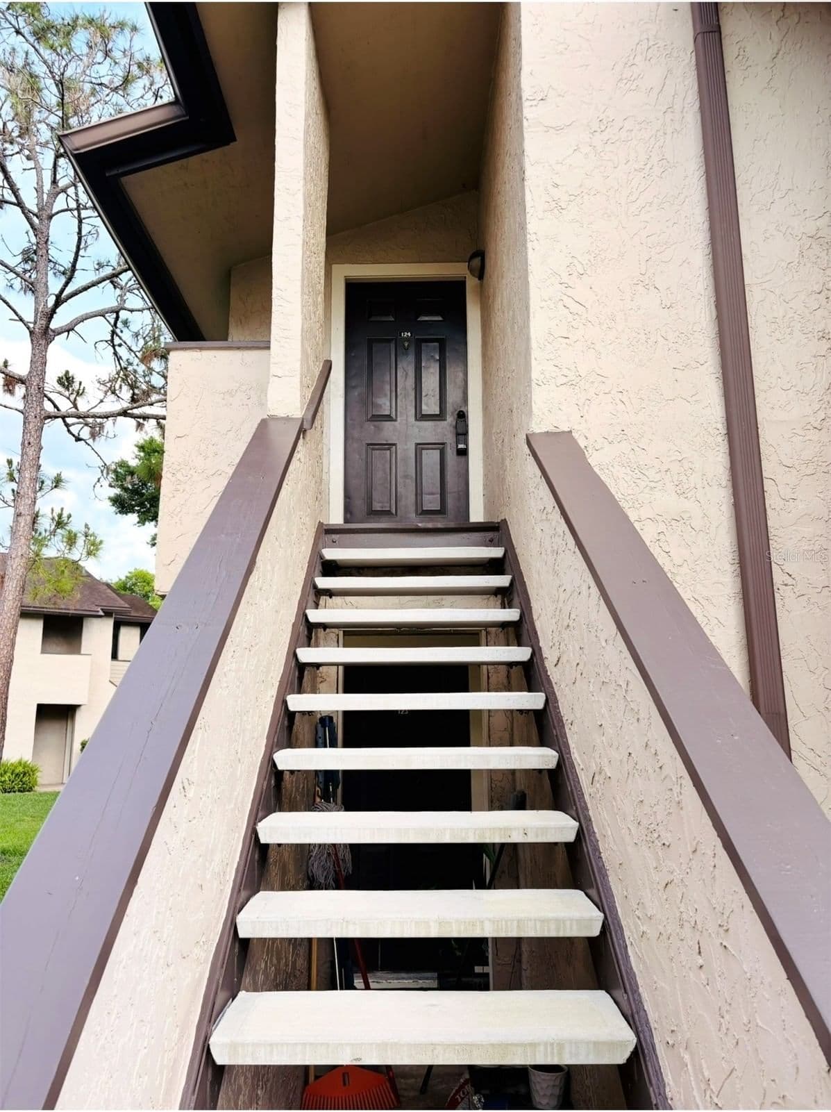 3019 ANTIQUE OAKS