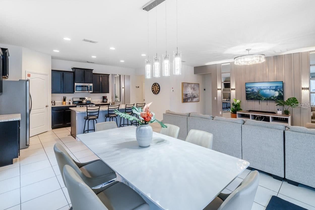 6047 BROAD OAK