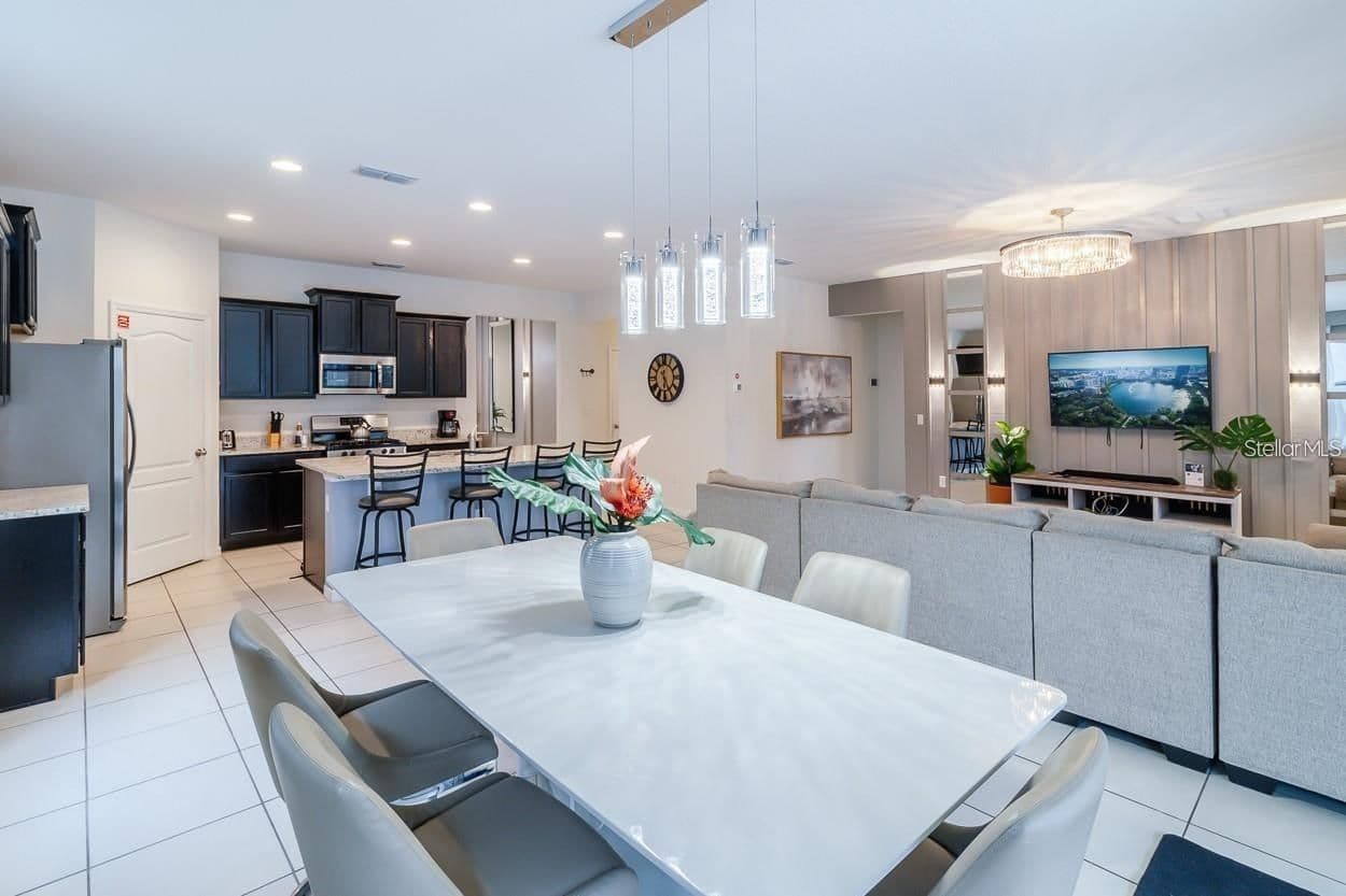 6047 BROAD OAK
