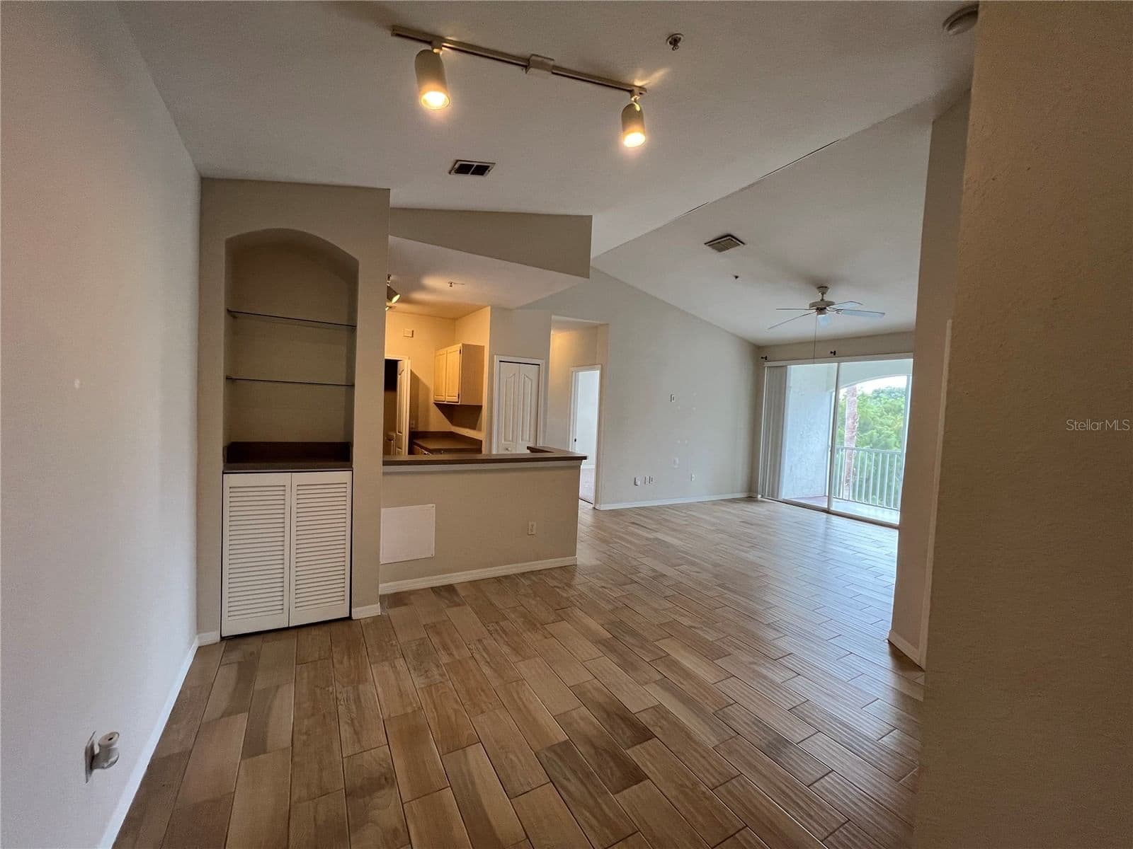 2537 MAITLAND CROSSING