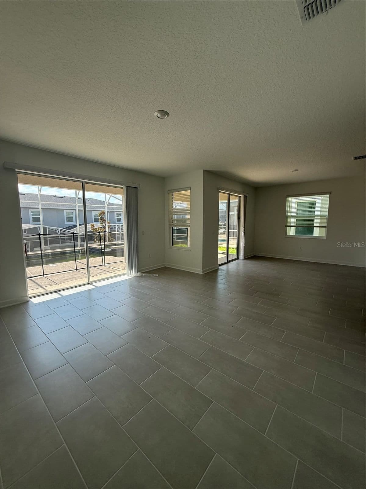 1123 KINGSBARN