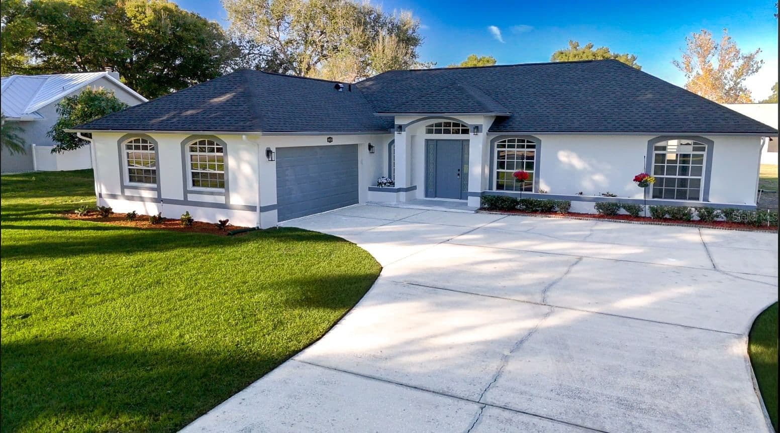 10711 LAKE HILL