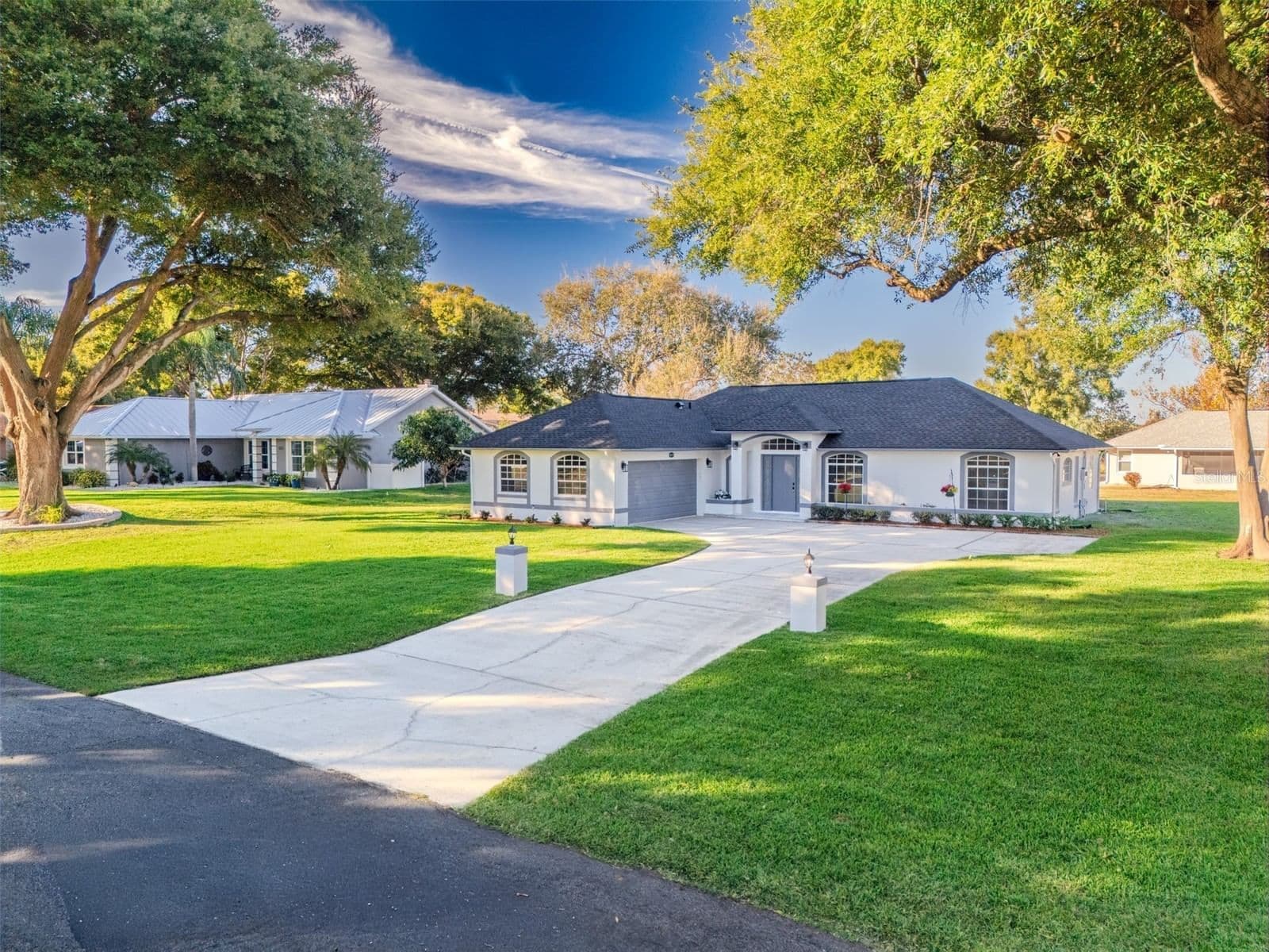 10711 LAKE HILL