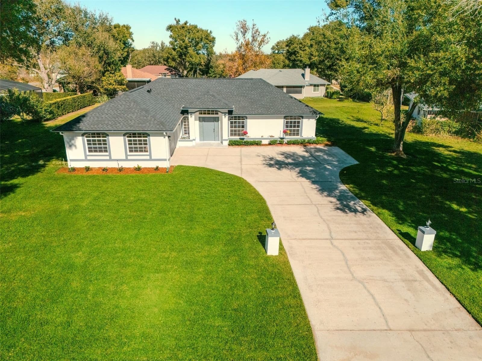 10711 LAKE HILL
