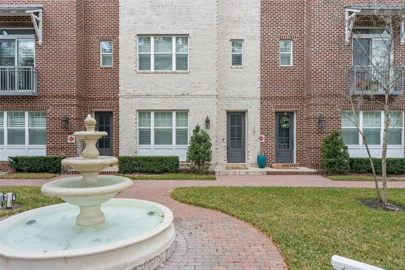 131 OAK LAUREL