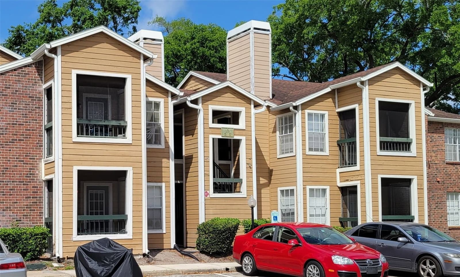 4400 THORNBRIAR