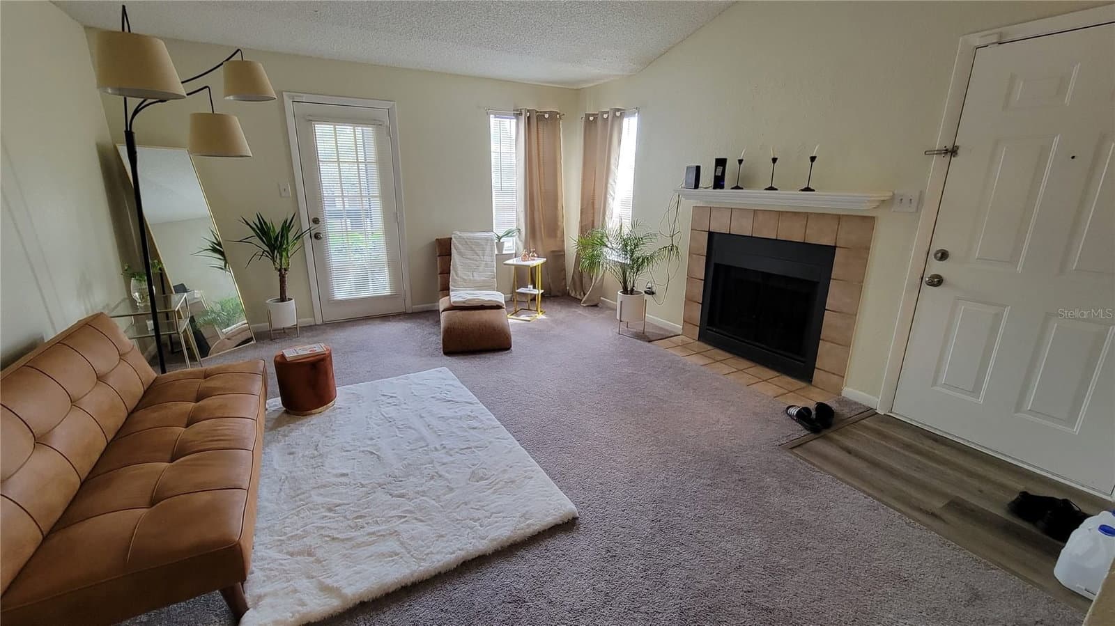 4400 THORNBRIAR