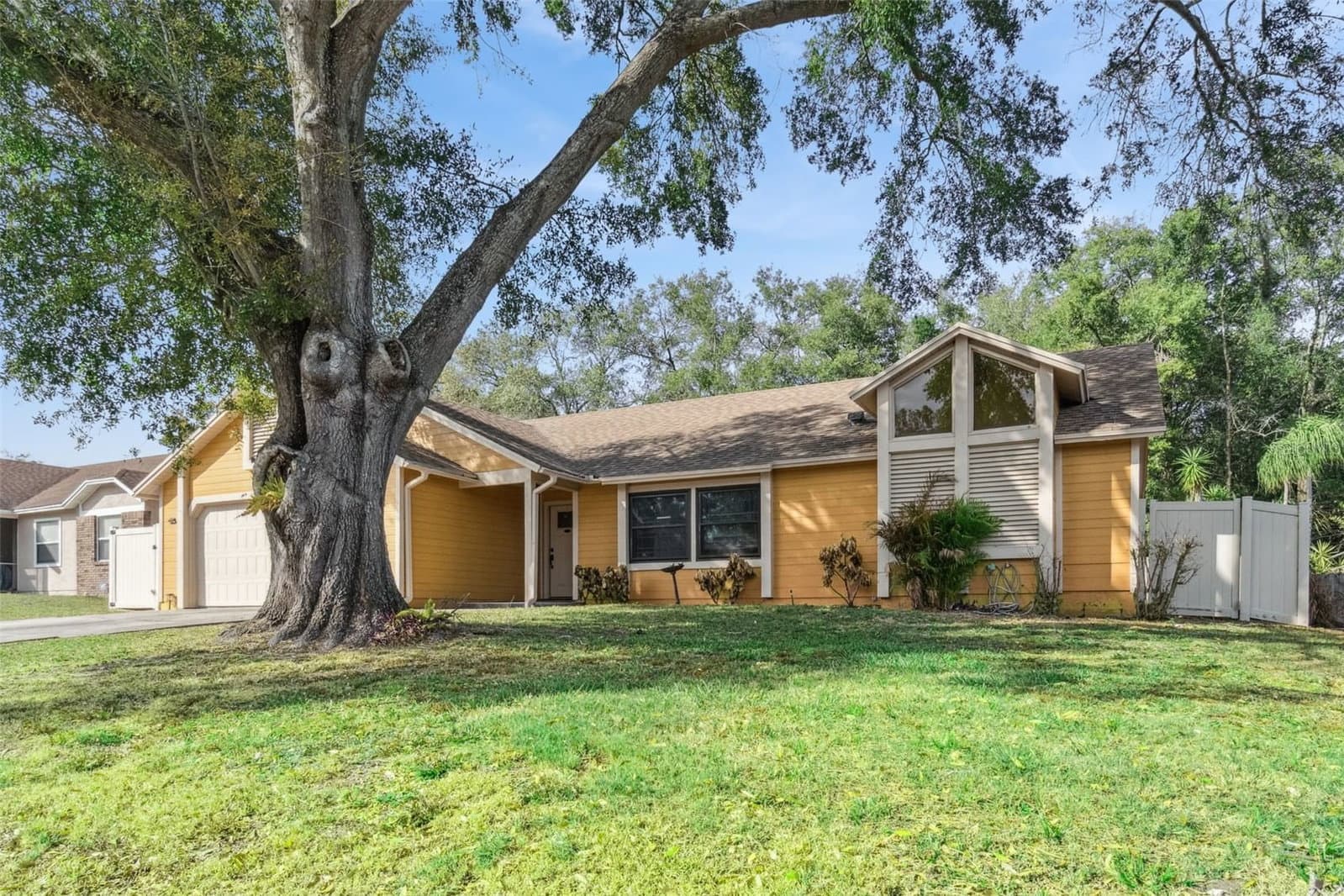 6815 CRESCENT RIDGE