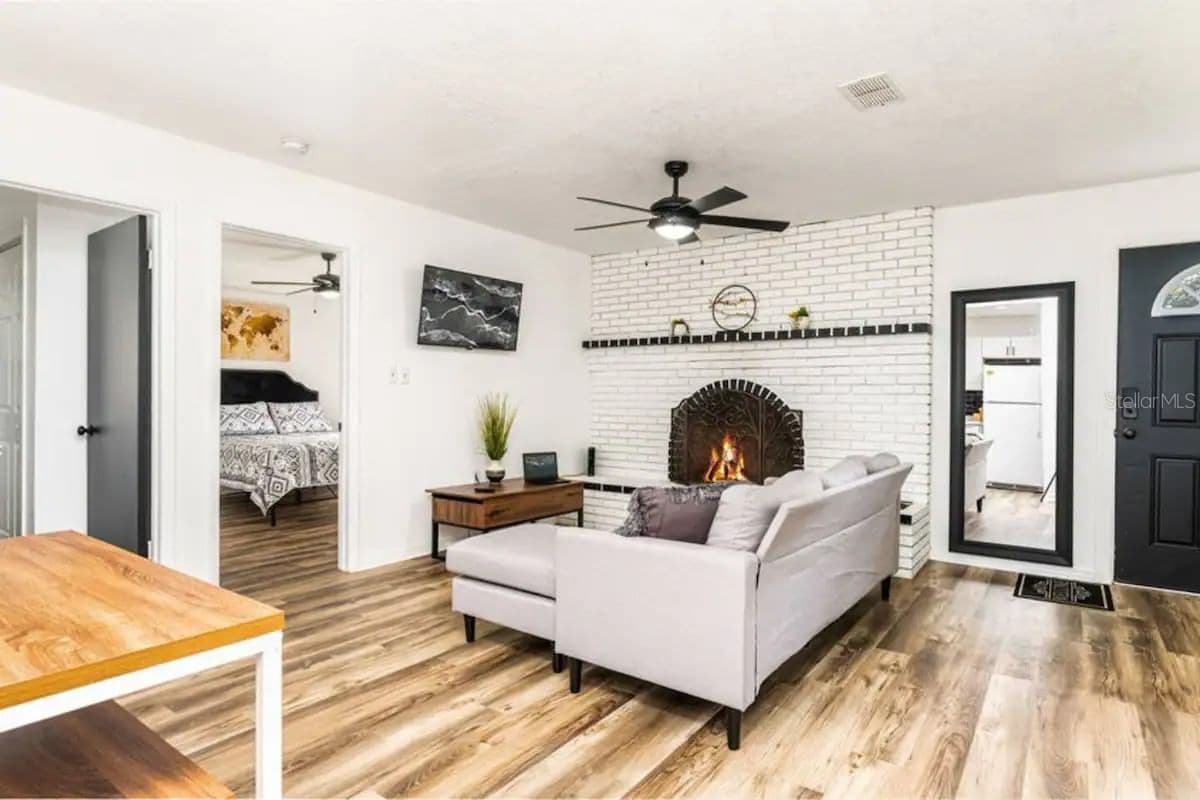 2301 CARLTON