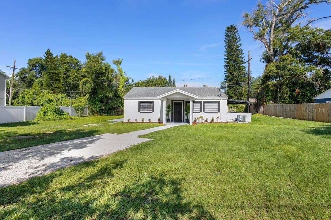 2600 CRYSTAL LAKE