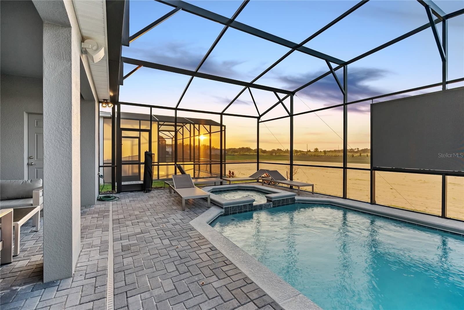 16000 SANDY CLIFFS