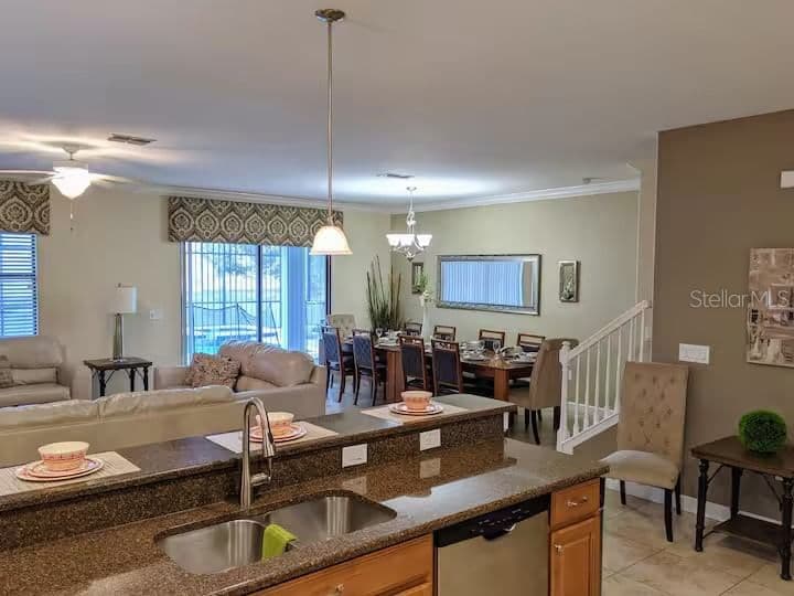 1524 MOON VALLEY