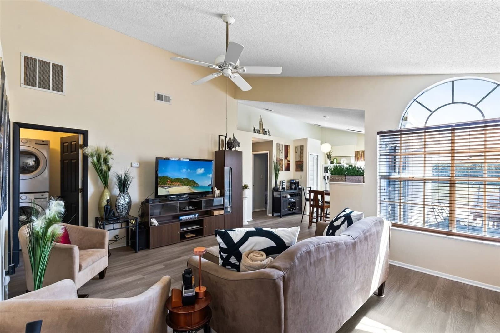 9808 SURREY RIDGE