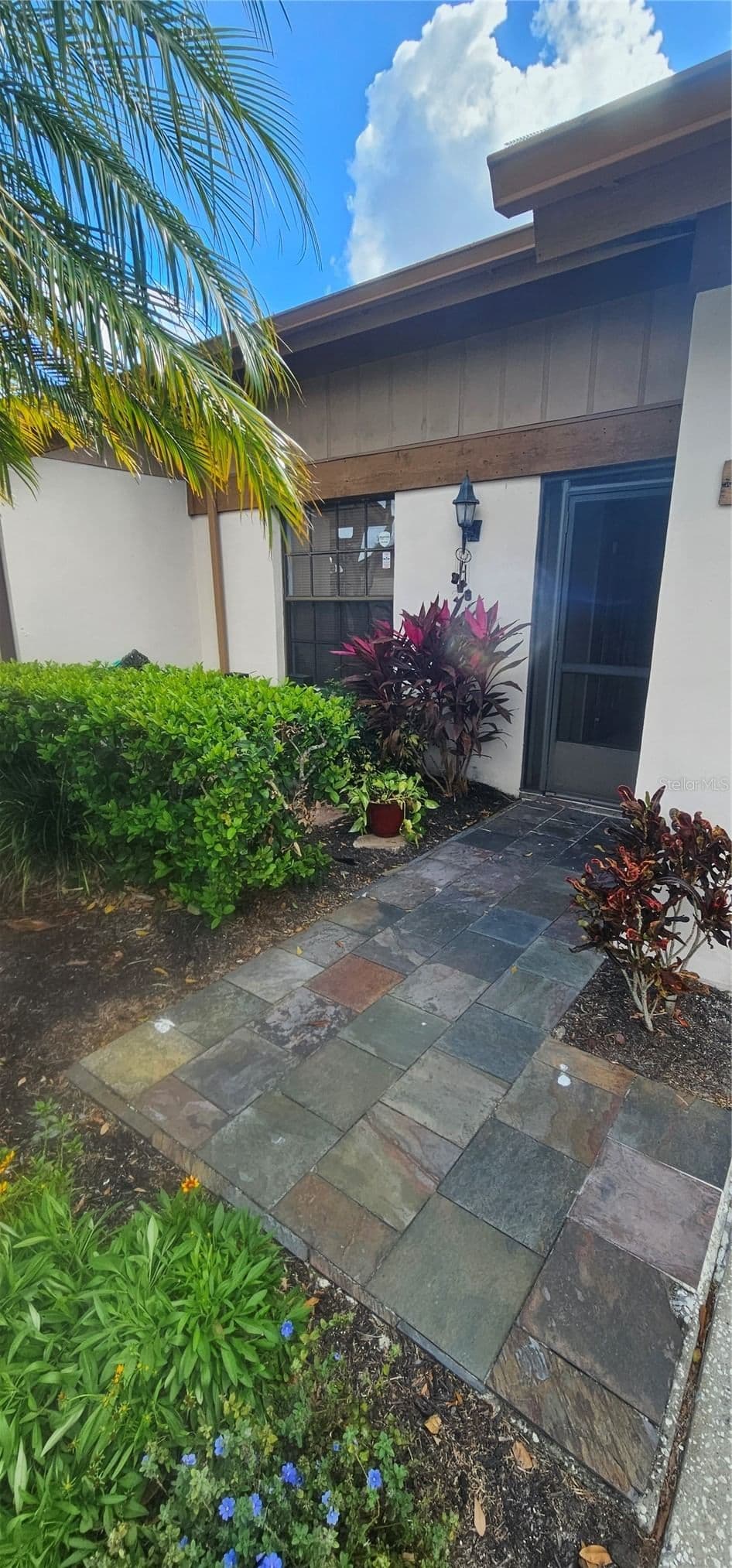 4075 SHORESIDE
