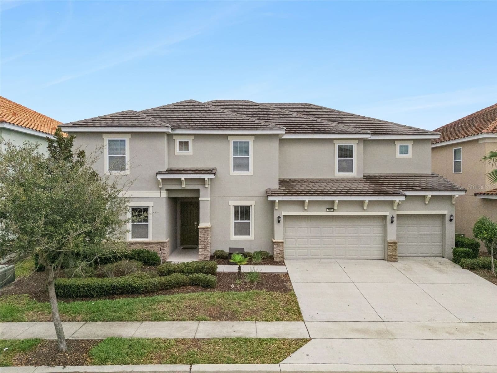 7009 OAKWOOD