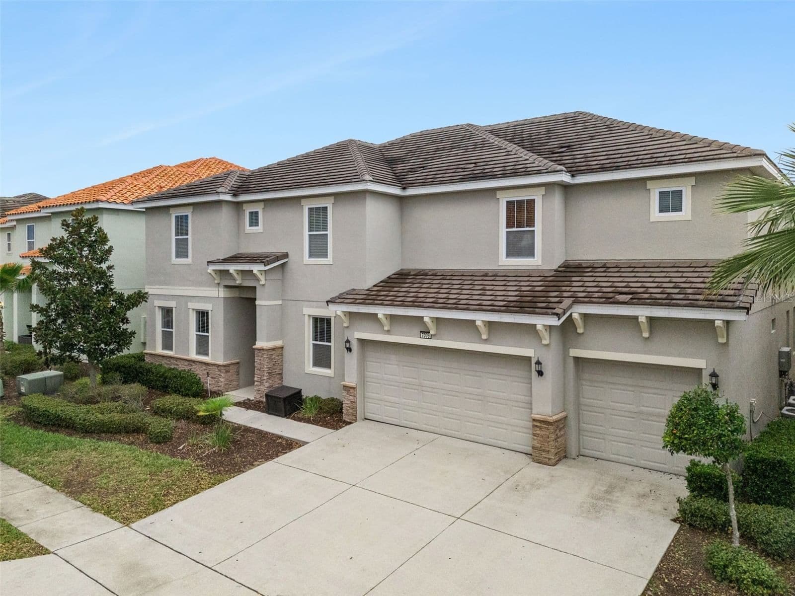 7009 OAKWOOD
