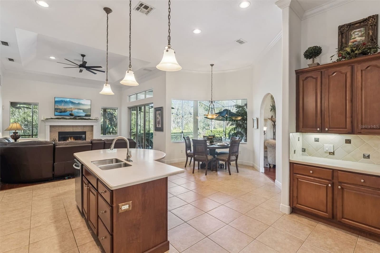 814 MIAMI SPRINGS