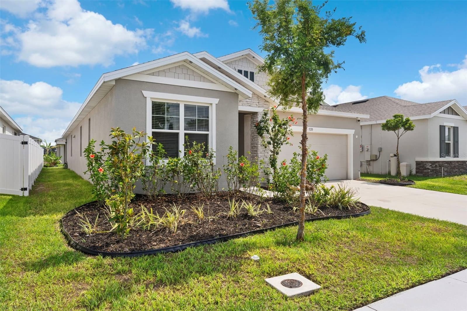 1120 MATTIE POINTE