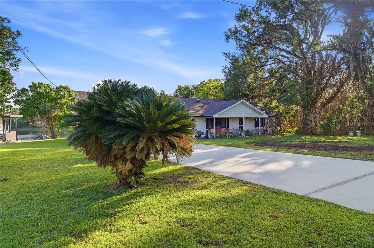236 W LAKE INA
