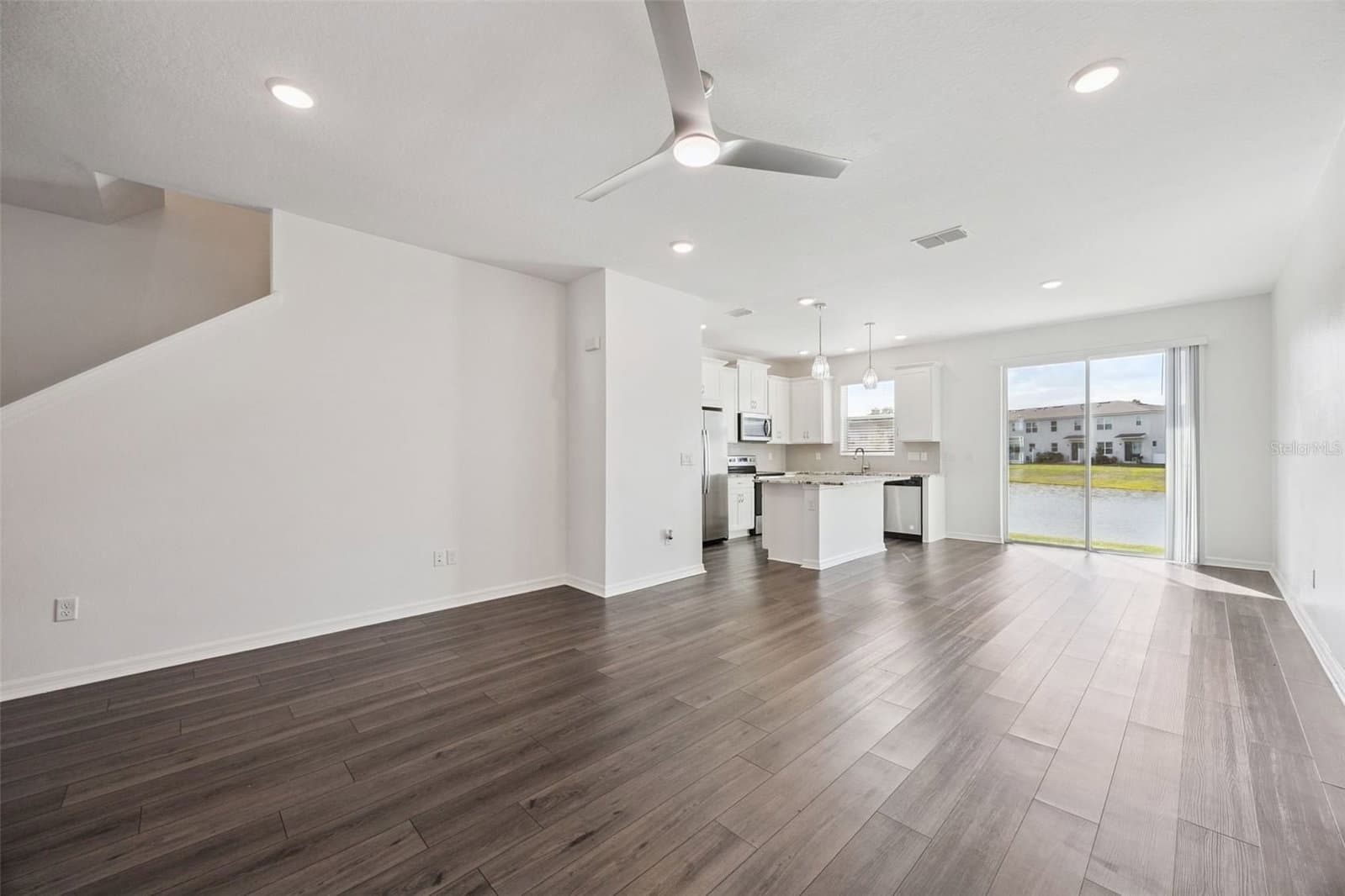 759 SPRING PALMS